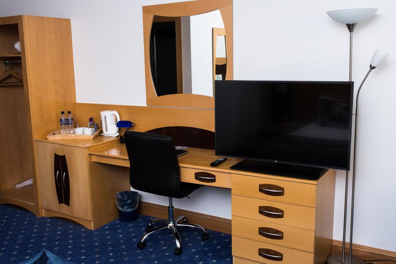 The Park Hotel キルマーノック エクステリア 写真